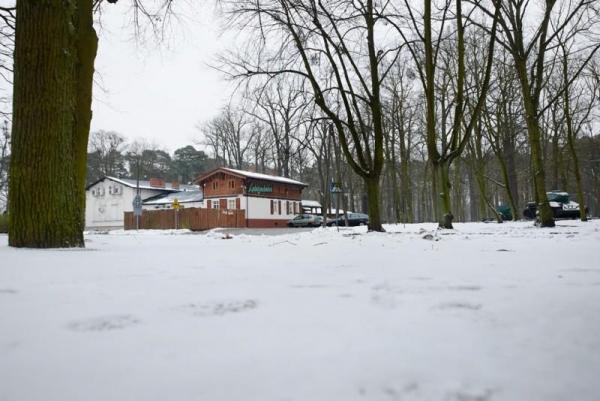 Restauracja Leśniczówka zimą 2